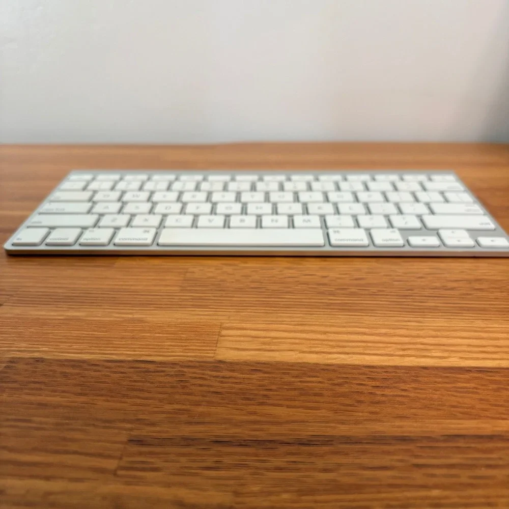 Apple Wireless Keyboard A1314‎ Bluetooth Aluminum Silver Tested & Works Good